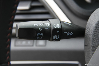 2015款比亚迪秦1.5T自动双冠旗舰Plus版