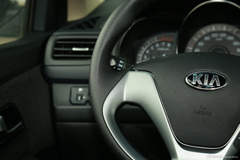 2015款起亚K2 1.4L自动GLS三厢