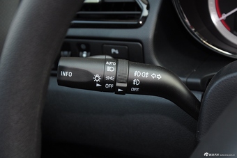 2016款奔腾B70 2.0L自动尊享型