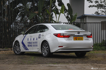 2015款雷克萨斯ES 2.5L自动300h豪华版