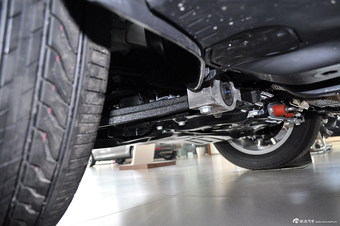 2013款途观1.8TSI自动舒适版两驱 极光白