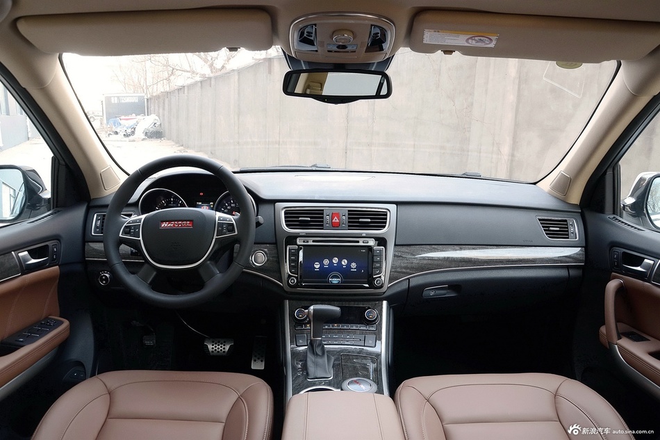 2015款哈弗H8 2.0T自动四驱精英型