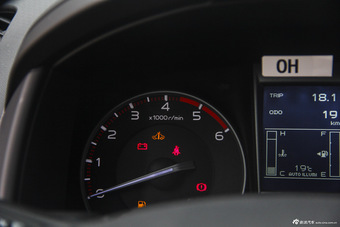 2015款五十铃D-MAX 2.5T手动四驱基本型