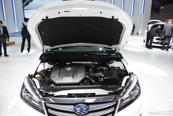 2015上海车展：奔腾B90