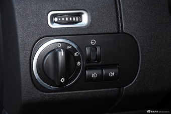 2015款第四代发现3.0 SDV6 HSE柴油版