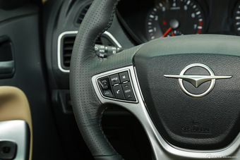 2015款海马福美来1.6L手动悦尚型