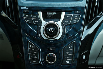 2014款比亚迪秦1.5T旗舰型