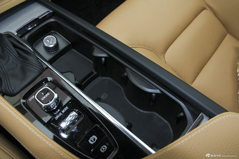 2015款沃尔沃XC90 2.0T自动 T6智逸版7座