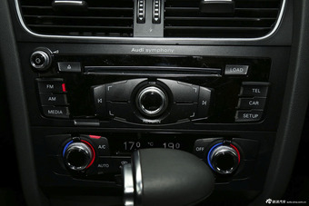 2015款奥迪A4L 45TFSIquattro个性运动型