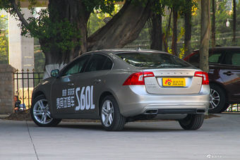 2016款沃尔沃S60L 2.0T自动 T5智驭版