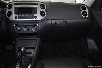 2013款途观1.8TSI自动舒适版两驱 极光白