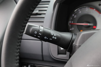 2015款五十铃mu-X 3.0T自动四驱探索型