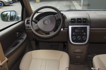 2014款GL8商务车2.4L自动经典版