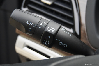 2015款比亚迪S7升级版2.0T自动尊贵型