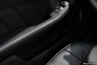 2014款奔驰E级内饰