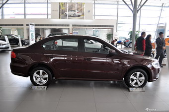 2013款朗逸1.6L自动风尚版 锐意红