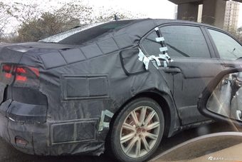 上汽大众全新中大型车路试谍照