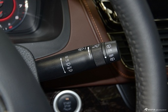 2016款上汽大通G10 2.0T自动旗舰版