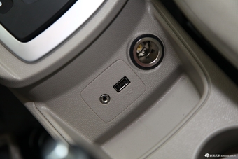 2013款嘉年华三厢1.5L自动时尚型