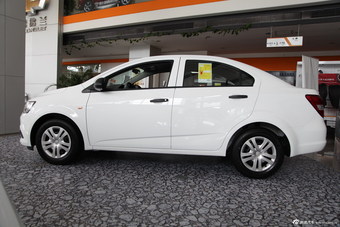 2014款爱唯欧三厢1.4L手动舒享版