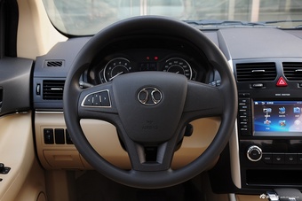 2015款绅宝D20两厢1.5L自动乐享版