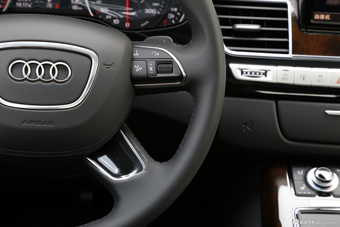 2016款奥迪A8L 3.0T自动45TFSI quattro豪华型