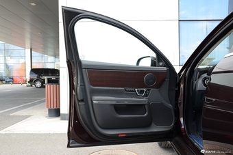 2016款捷豹XJL 2.0T自动两驱典雅商务版