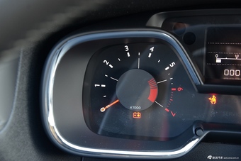 2016款雪铁龙C4世嘉1.6L手动豪华型