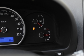 2015款悦动1.6L自动舒适型