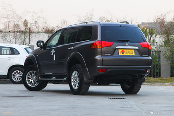 2013款帕杰罗·劲畅3.0L 自动四驱旗舰版