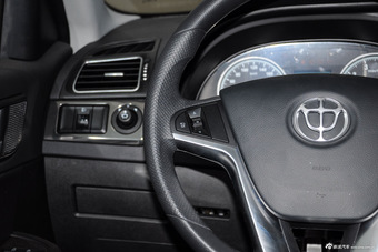 2014款中华V5 1.5T手动两驱运动型