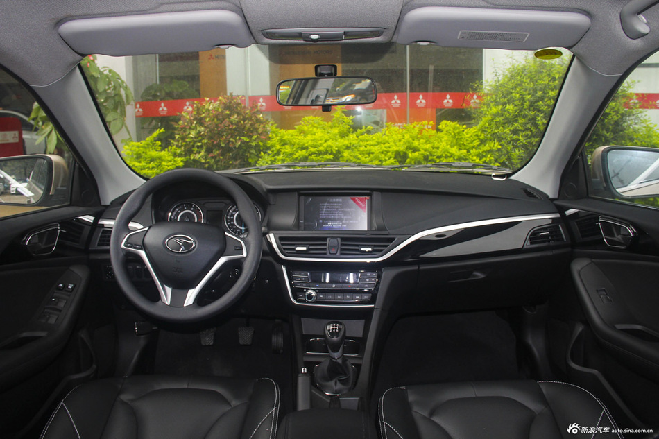 2015款V CROSS 1.5L手动智趣型