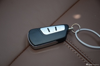 2016款奔腾B90 1.8T自动尊贵型十周年纪念版