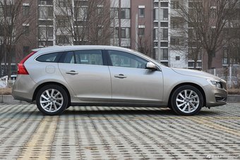 2016款沃尔沃V60 2.0T自动 T5 智逸版
