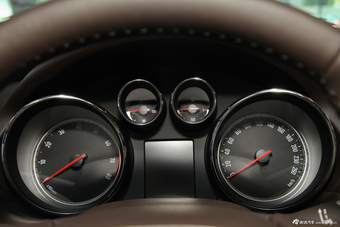 2014款君威2.0自动领先时尚型