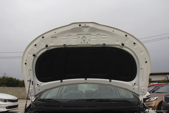 2015款起亚K2 1.4L自动Premium三厢