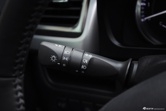 2015款汉兰达2.0T自动两驱豪华版