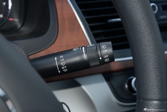 2016款上汽大通G10 2.0T自动精英版