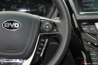 2015款比亚迪秦1.5T自动双冠旗舰Plus版