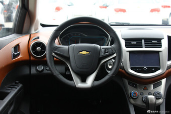 2014款爱唯欧两厢1.6L自动风尚版到店实拍