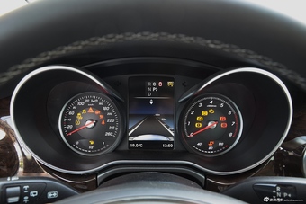 2016款奔驰V级 V260 2.0T自动尊贵版