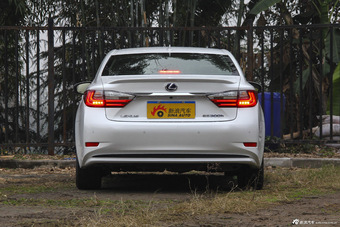 2015款雷克萨斯ES 2.5L自动300h豪华版