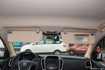 2015款 宝骏560 1.8L手动舒适型