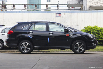 2015款比亚迪S7升级版2.0T自动旗舰型