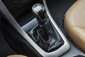 2013款宝骏630 1.5L手动精英型