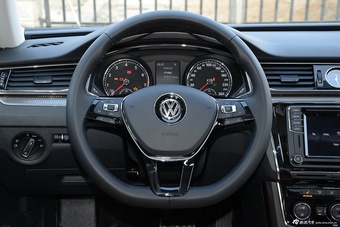 2016款帕萨特1.8T自动330TSI