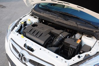 2015款绅宝D20两厢1.5L自动乐享版