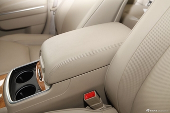 2013款克莱斯勒300C 3.6L自动尊享版