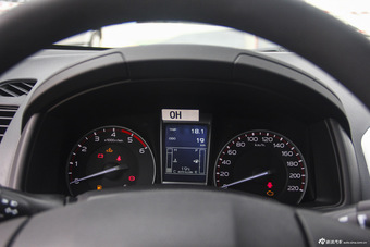 2015款五十铃D-MAX 2.5T手动四驱基本型