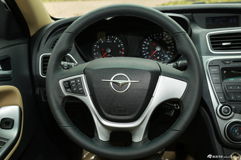 2015款海马福美来1.6L手动悦尚型